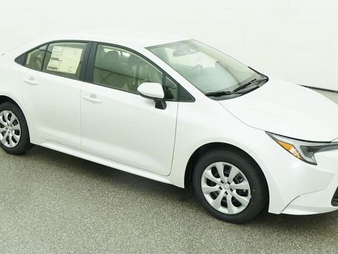 Used 2026 Toyota Corolla LE FWD image 15
