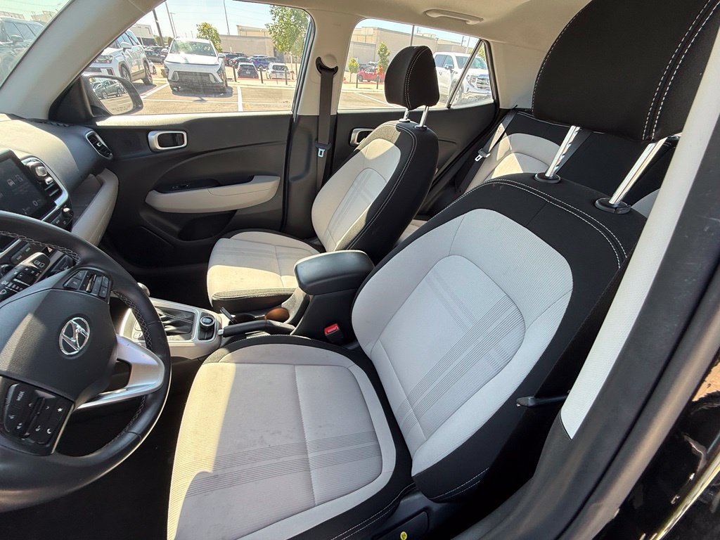 Certified 2025 Hyundai Venue SEL FWD image 10