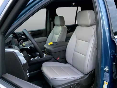 Used 2025 GMC Yukon Elevation RWD image 8