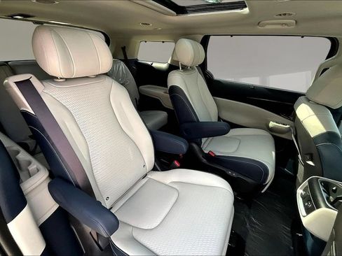 New 2026 Kia Carnival SX Prestige FWD image 9