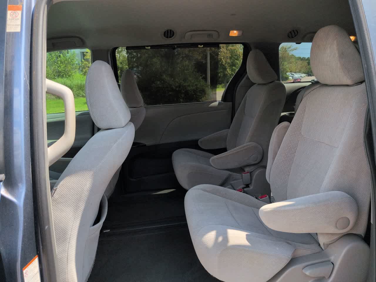 Used 2016 Toyota Sienna LE FWD image 14