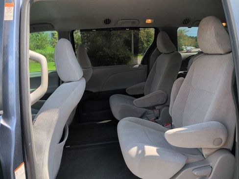 Used 2016 Toyota Sienna LE FWD image 14