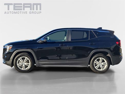 Used 2024 GMC Terrain SLE image 4