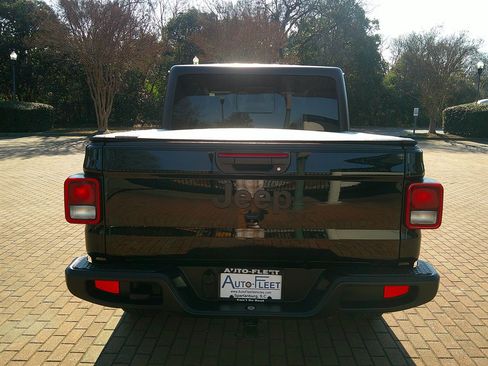 Used 2024 Jeep Gladiator Sport image 6