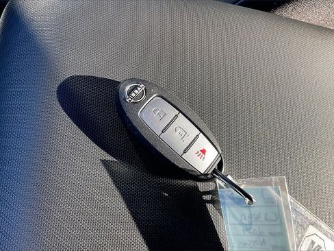 Used 2024 Nissan Frontier S image 11