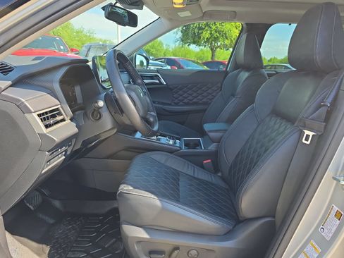 Used 2023 Mitsubishi Outlander SEL AWD/4WD image 12