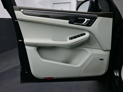 Certified 2021 Porsche Macan Turbo AWD/4WD image 7