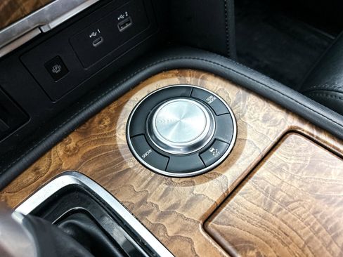 Used 2021 Nissan Armada SL w/ Captain's Chairs Package image 22