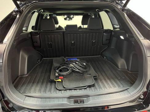 Used 2022 Toyota RAV4 SE w/ Weather & Moonroof Package AWD/4WD image 19