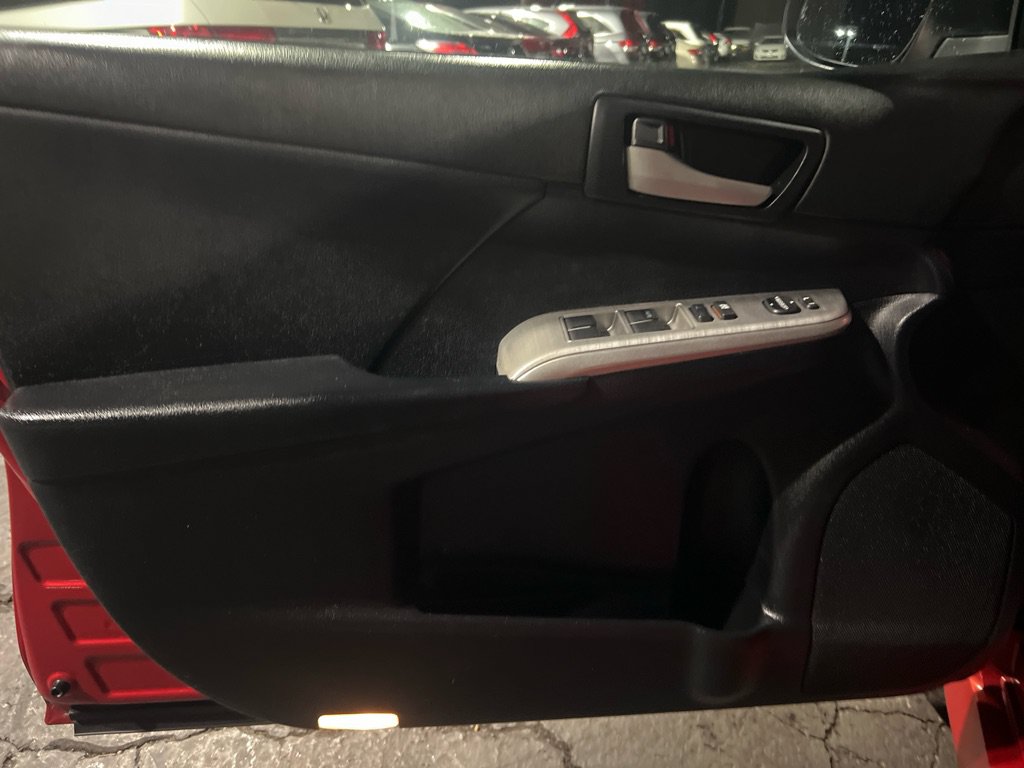 Used 2012 Toyota Camry SE FWD image 10