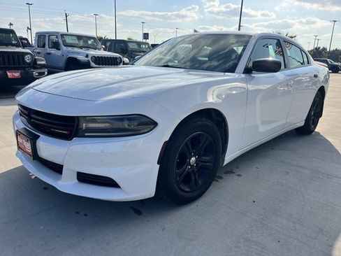 Used 2019 Dodge Charger SXT image 3