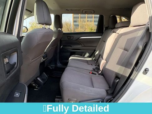 Used 2017 Toyota Highlander LE image 24