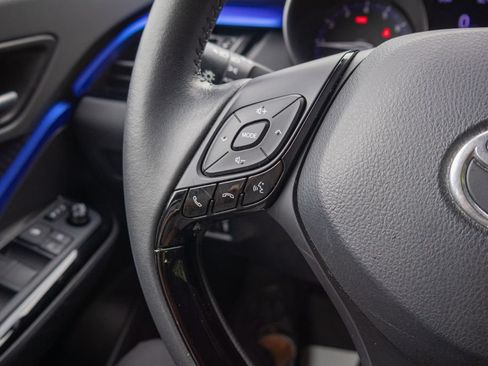 Used 2020 Toyota C-HR XLE FWD image 21