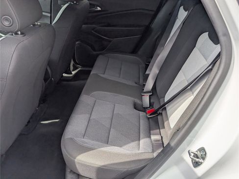 Used 2025 Chevrolet Trax RS w/ Sunroof Package FWD image 13
