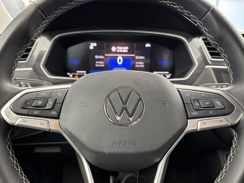 Used 2024 Volkswagen Tiguan SE image 23