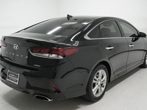 Used 2019 Hyundai Sonata Limited w/ Ultimate Package 04 image 4
