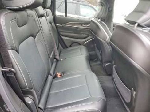 Used 2025 Jeep Grand Cherokee Overland w/ Luxury Tech Group IV AWD/4WD image 9