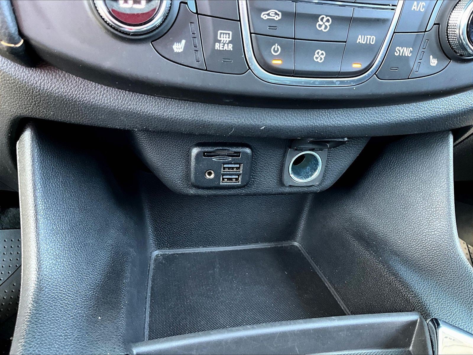 Used 2020 Chevrolet Traverse LT w/ LT Premium Package FWD image 16