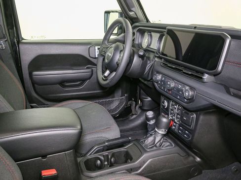 Used 2026 Jeep Gladiator Rubicon AWD/4WD image 17