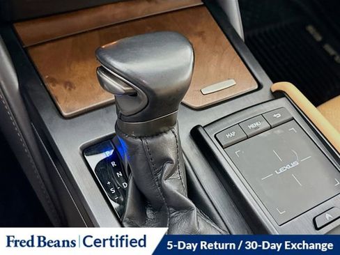 Used 2022 Lexus ES 300h Ultra Luxury image 18