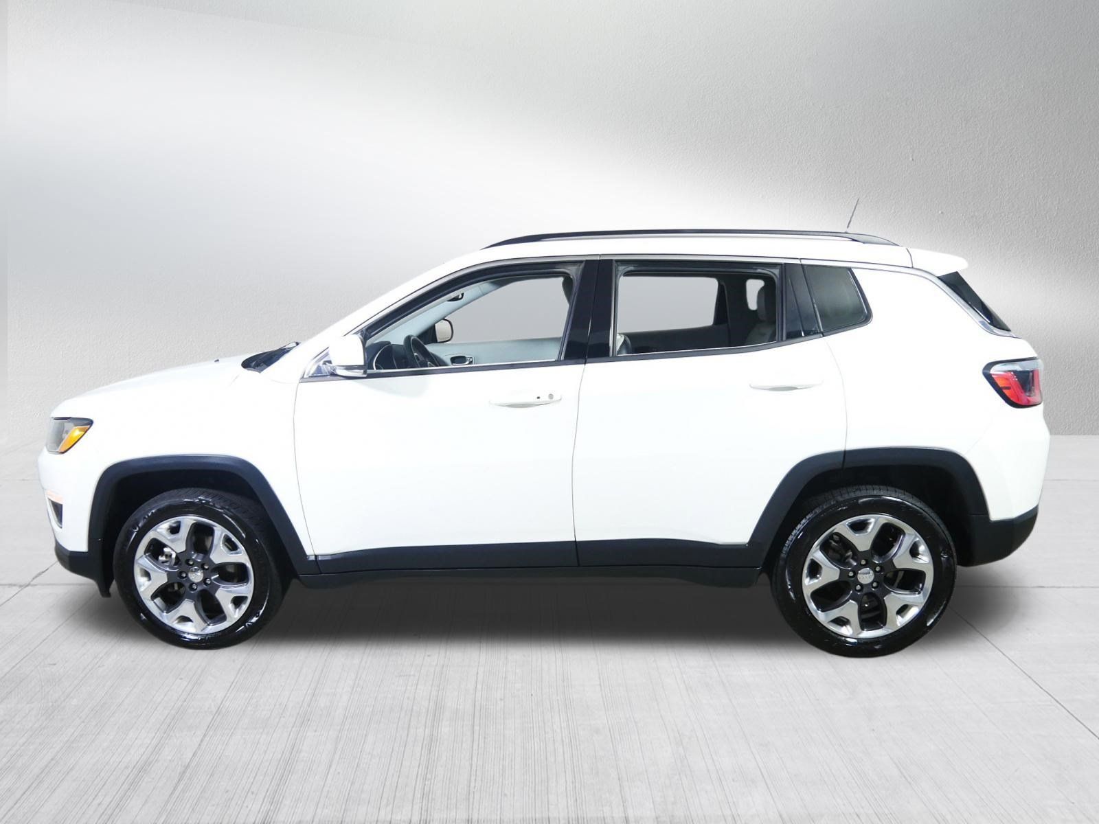 Used 2017 Jeep Compass Limited w/ Navigation Group AWD/4WD image 4