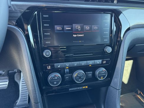 Used 2022 Volkswagen Passat 2.0T R-Line image 26