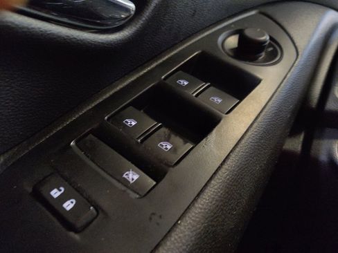 Used 2021 Chevrolet Trax LT FWD image 27
