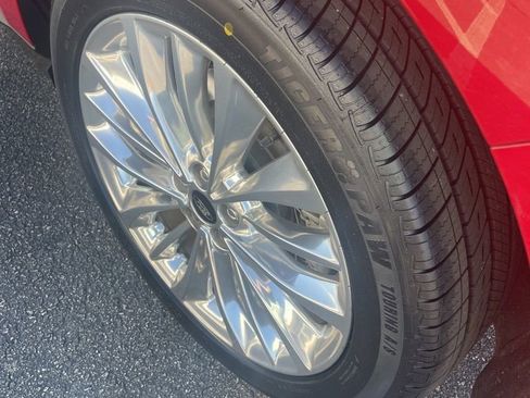 Used 2024 Ford Edge Titanium w/ Titanium Elite Package image 8