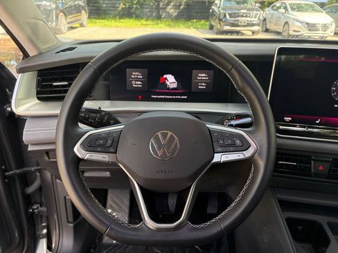 Used 2026 Volkswagen Tiguan SE FWD image 24