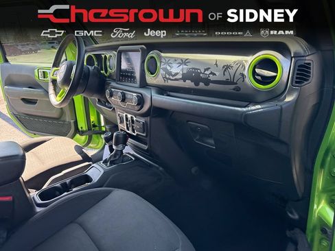 Used 2019 Jeep Wrangler Unlimited Sahara w/ Uconnect 4C Nav & Sound Group AWD/4WD image 35