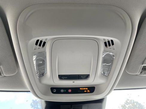 Used 2025 Buick Envision Preferred image 26