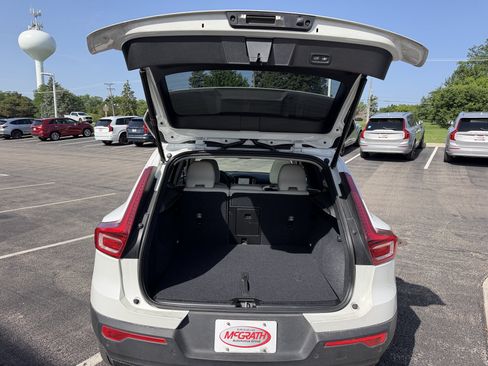 Used 2024 Volvo XC40 B5 Ultimate w/ Climate Package AWD/4WD image 11