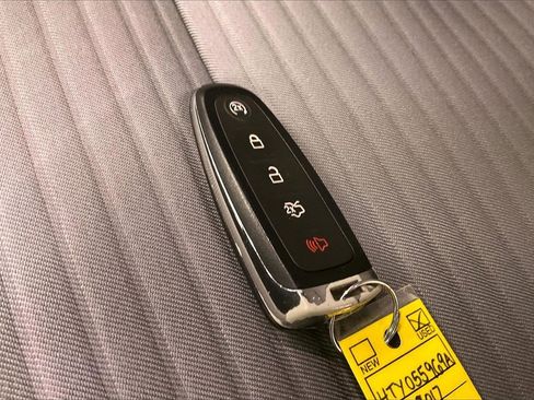 Used 2017 Ford Escape Titanium image 10