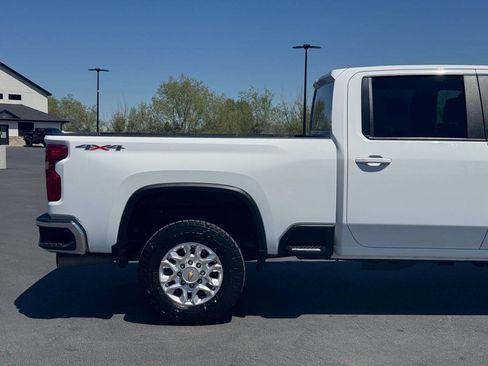 Used 2022 Chevrolet Silverado 2500 LT w/ Fleet Comfort Package AWD/4WD image 5