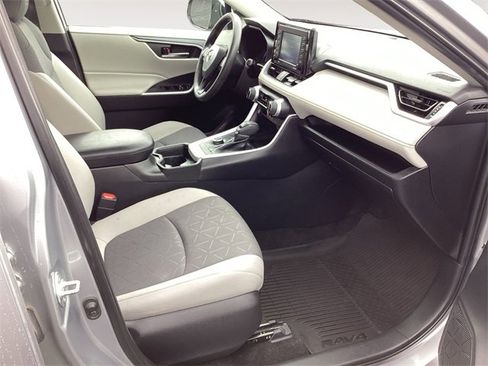 Certified 2021 Toyota RAV4 XLE image 15