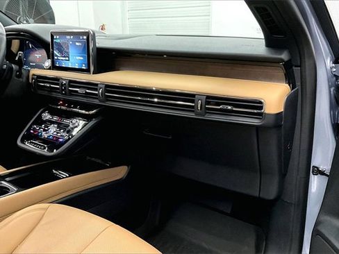 Used 2022 Lincoln Corsair Reserve w/ Luxury Package image 16