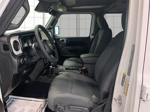 Used 2025 Jeep Wrangler Sport S image 9