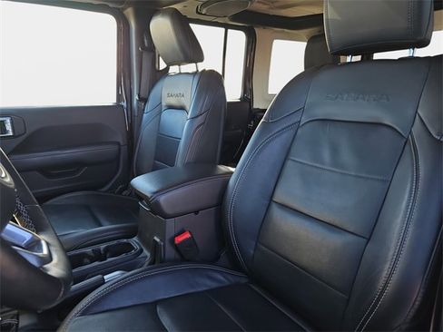 Used 2018 Jeep Wrangler Unlimited Sahara image 18