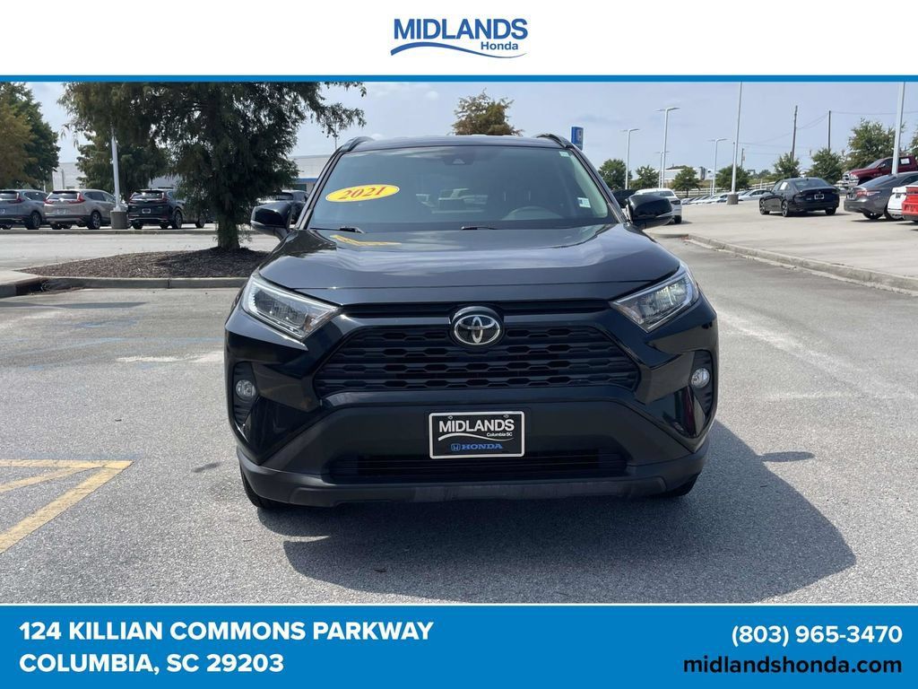 Used 2021 Toyota RAV4 XLE AWD/4WD image 2
