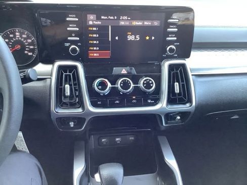 Used 2023 Kia Sorento LX image 17