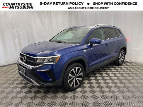 Used 2022 Volkswagen Taos SE image 1