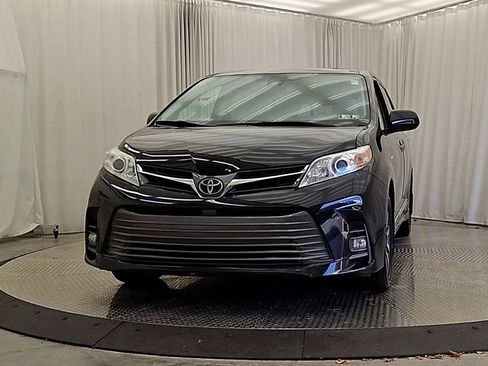 Certified 2020 Toyota Sienna XLE image 4