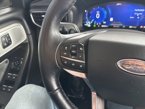 Used 2020 Ford Explorer Platinum w/ Premium Technology Package image 13