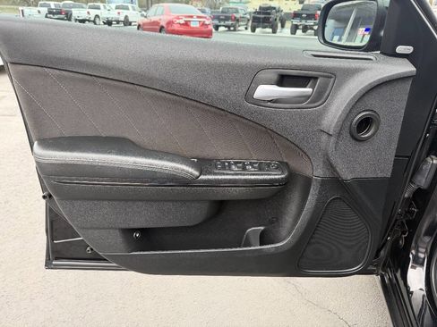 Used 2017 Dodge Charger R/T w/ Navigation & Travel Group image 8