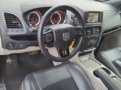 Used 2018 Dodge Grand Caravan SXT w/ Driver Convenience Group image 19
