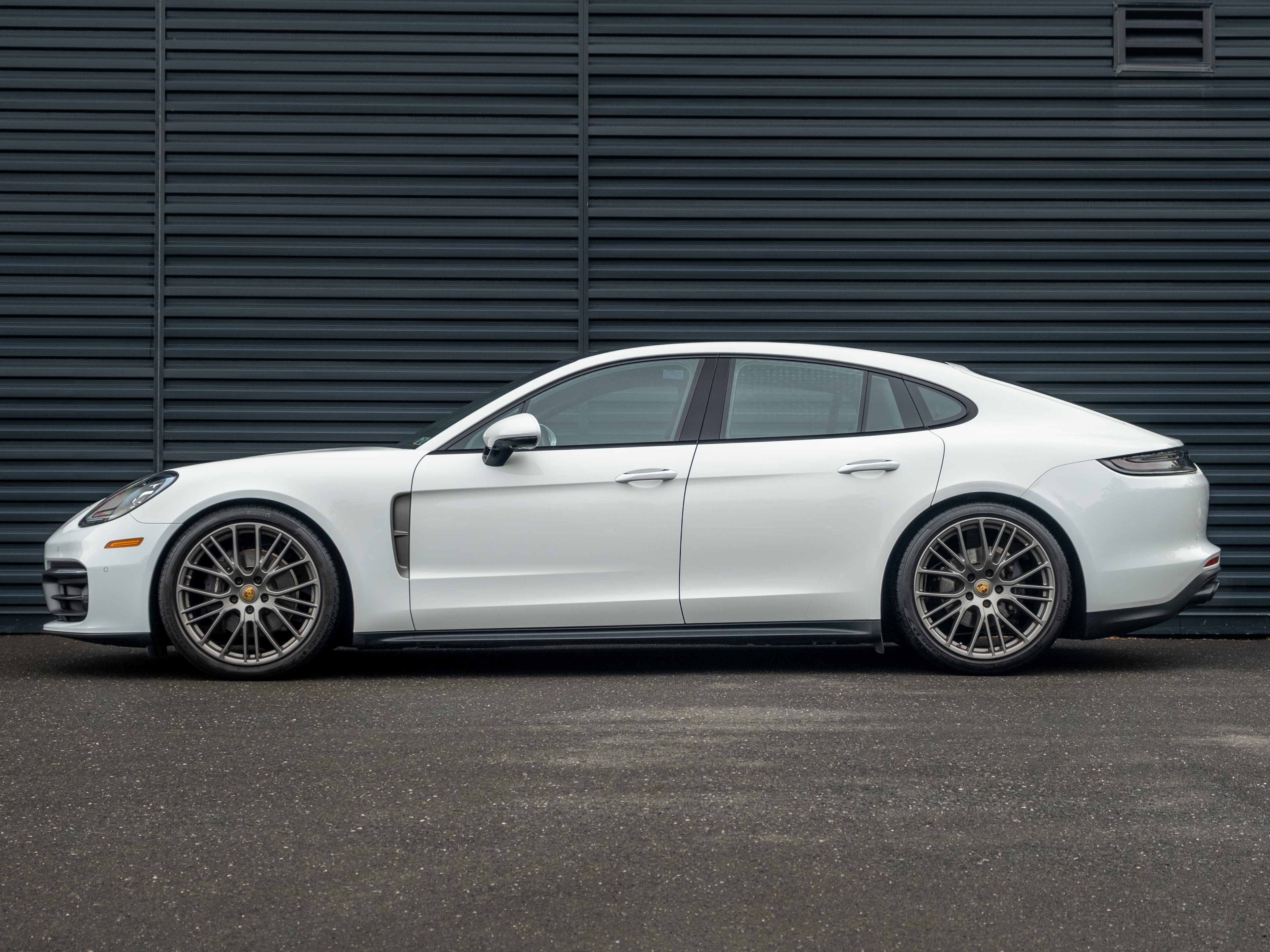 Certified 2023 Porsche Panamera 4 Platinum Edition AWD/4WD image 2