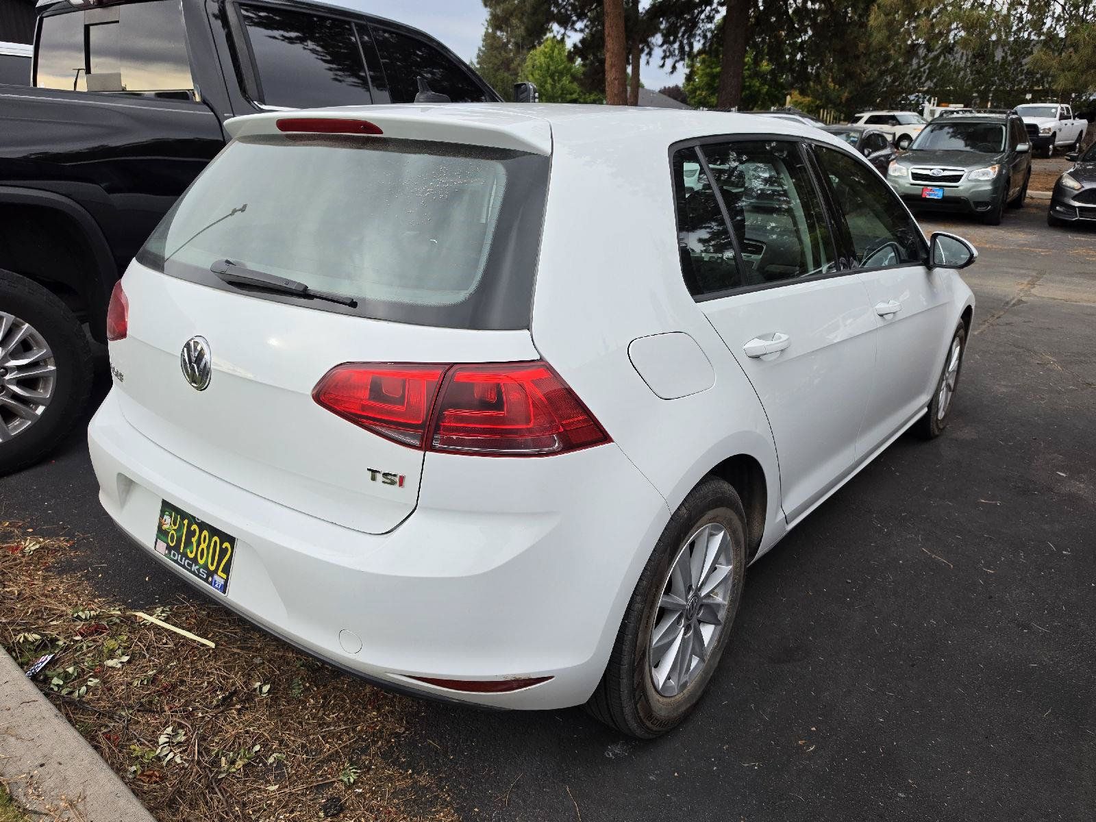 Used 2016 Volkswagen Golf S FWD image 3