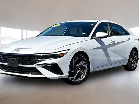 Used 2024 Hyundai Elantra Limited FWD image 3