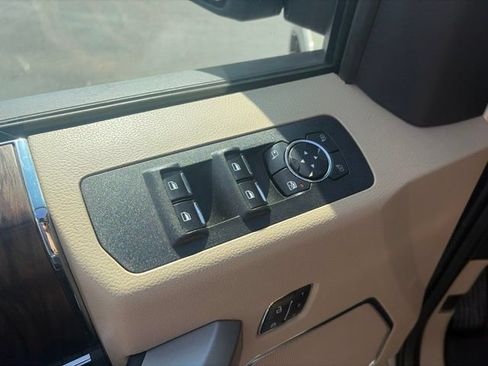 Used 2018 Ford F150 Lariat w/ Equipment Group 502A Luxury AWD/4WD image 16