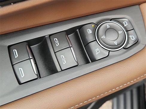 Used 2025 Chevrolet Tahoe High Country image 23